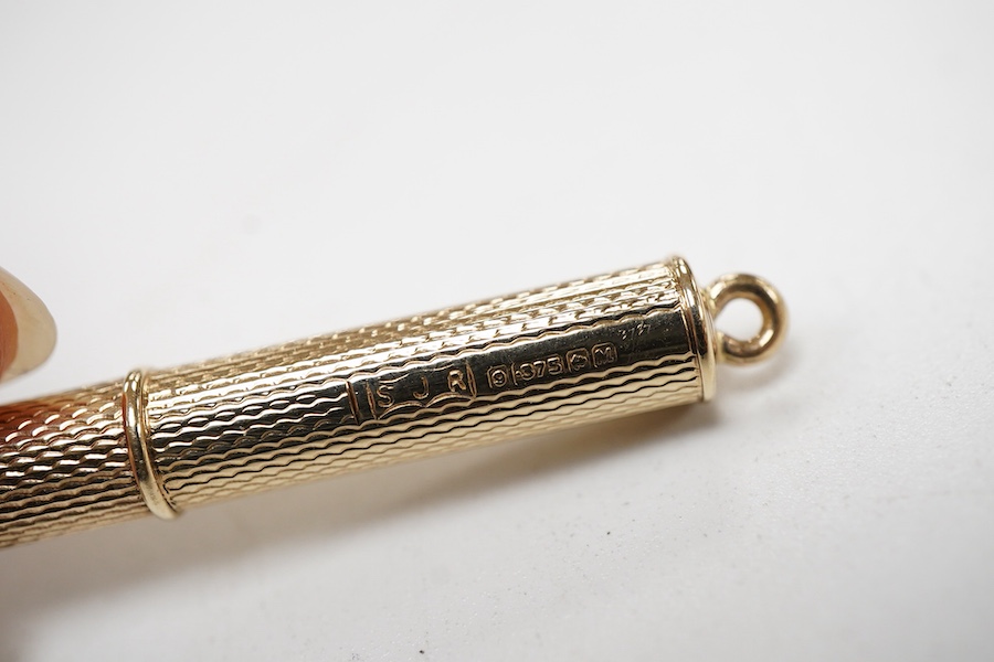 A 1960's engine turned 9ct gold cased toothpick, by S.J. Rose & Son Birmingham, 1961, 44mm. (a.f.).